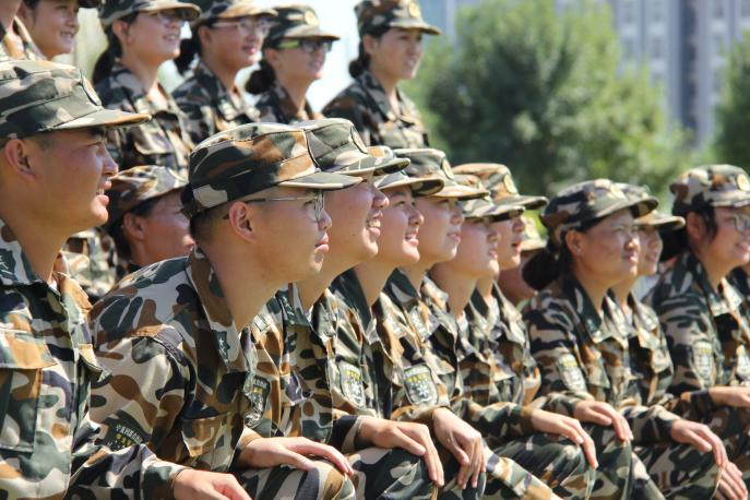 苦中作乐 欧宜雪/摄