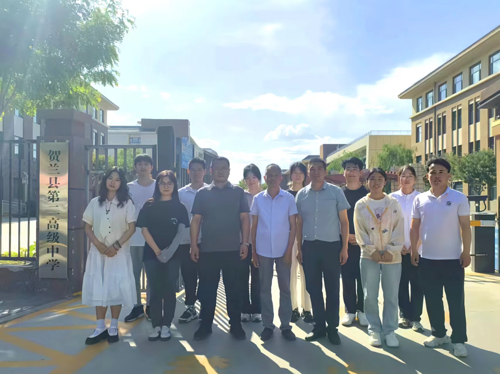 宁夏大学资助政策宣讲小组与贺兰县教育体育局老师合影 宁夏大学资助政策宣讲小组与贺兰县教育体育局老师合影