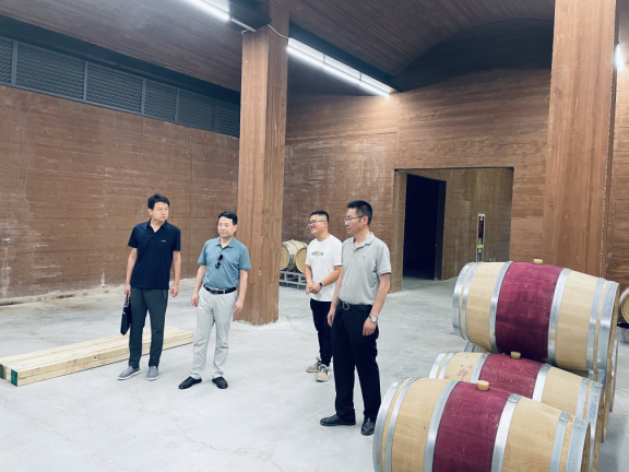 在宁夏望月石酒庄开展“访企拓岗促就业”专项行动