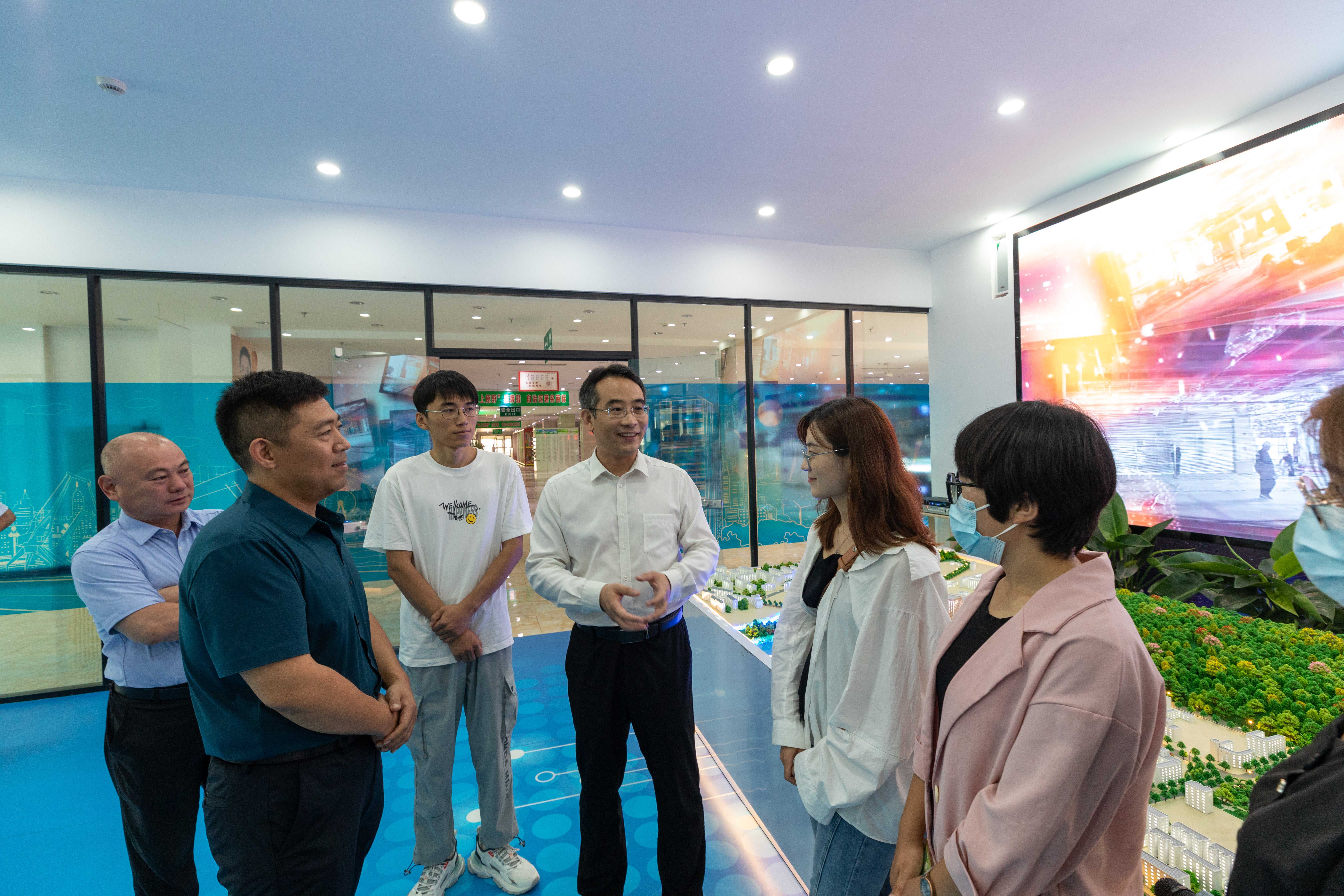 校党委常委、副校长史金龙带队赴固原、彭阳开展就业市场拓展工作