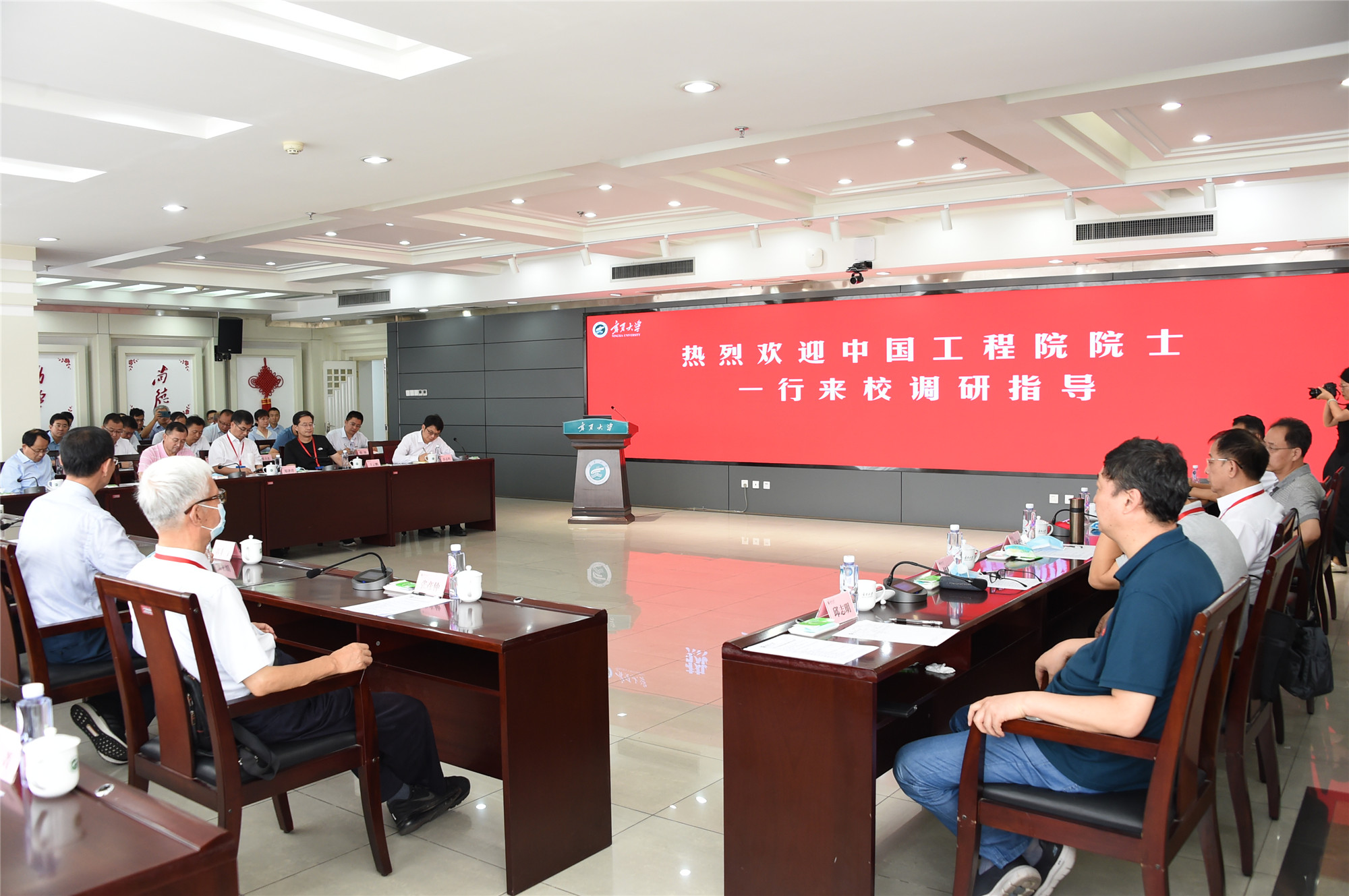 中国工程院院士一行到我校调研指导并参加高质量发展咨询座谈会