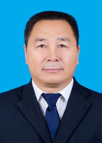 咸云龙,男,回族,2004年11月入党。