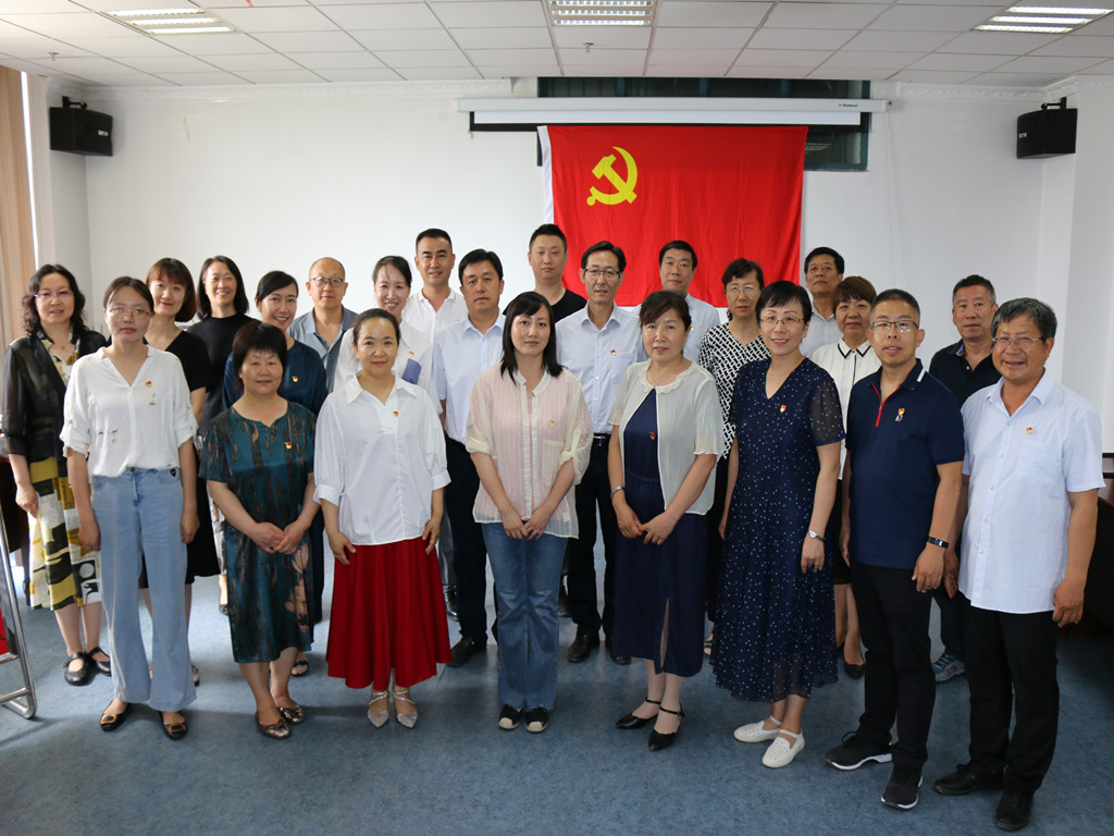 全体党员合影 全体党员合影