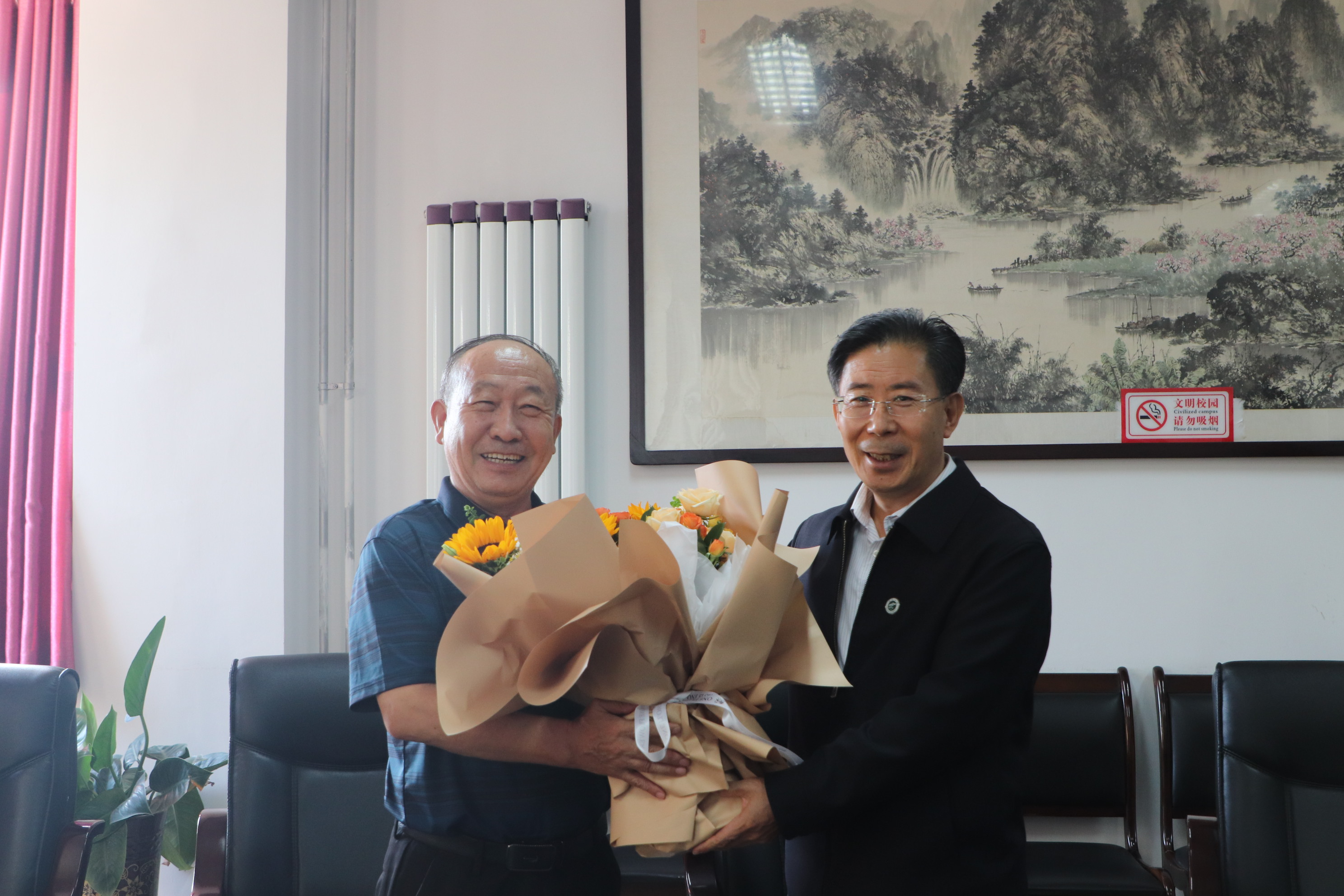 校领导率队开展教师节走访慰问活动
