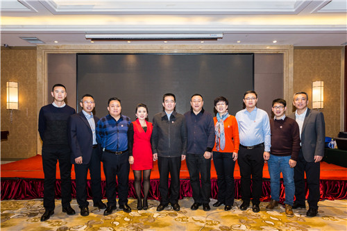 金能明书记与新疆校友会第一届组织机构成员合影